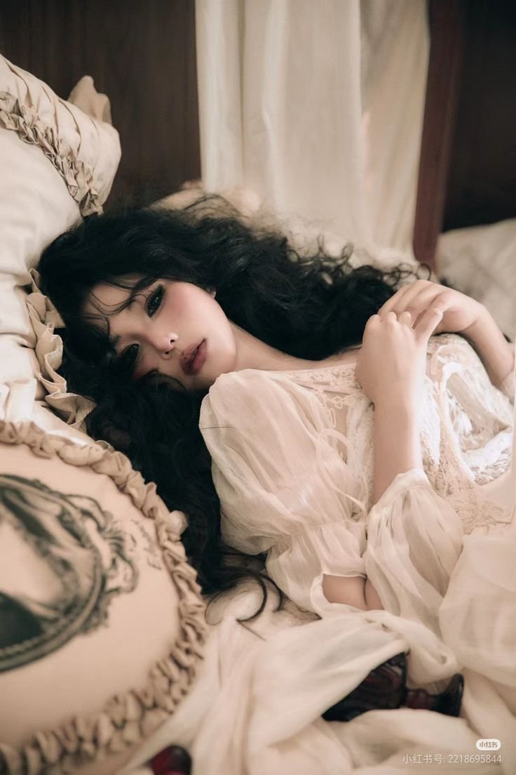 Queen Seraphine Valen